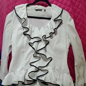 BEAUTIFUL WHITE RUFFLE BLOUSE!